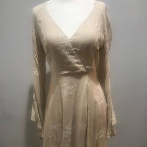 Free people short dress with wide long sleeve